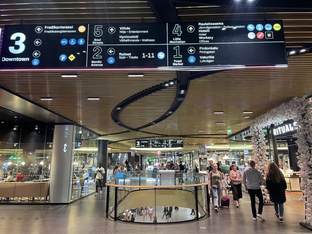 Megahnya arsitektur Bandara Helsinki, Finlandia. (Vibizmedia.com)