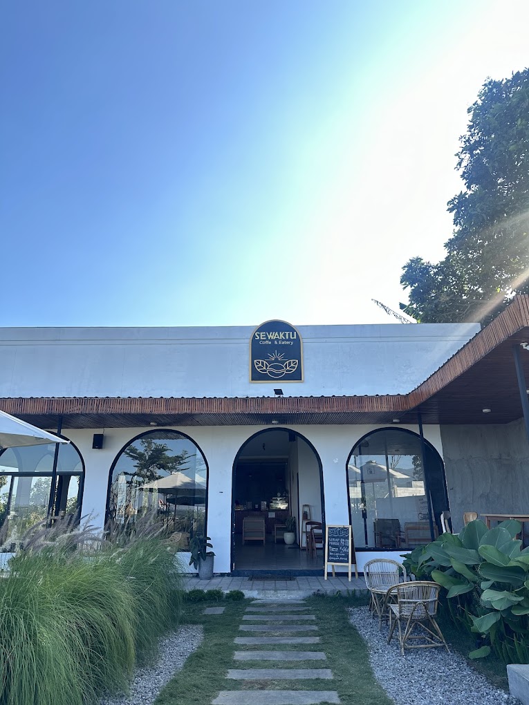 Suwatu Kafe view pegunungan arjuno Kota Batu (Tofan Taruna).