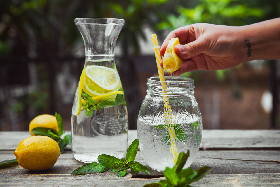 Ilustrasi Infused Water (Freepik.com/8photo)