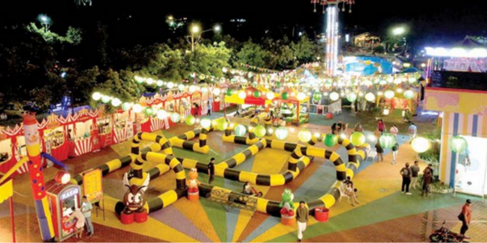 GEMERLAP: Pemandangan destinasi baru, Carnival Jawa Timur Park 3 dari atas. Sebanyak 25 wahana dan 30 stan kuliner siap memanjakan pengunjung.