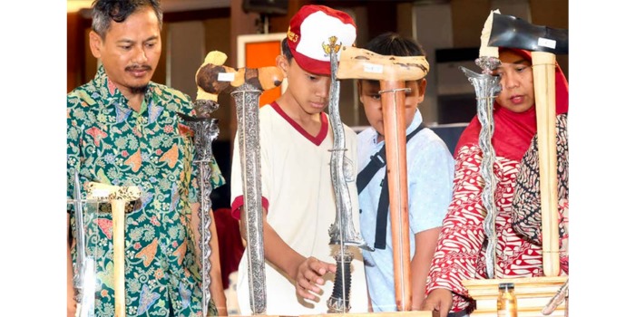 Penetapan tanggal 19 April sebagai Hari Keris Nasional oleh Fadli Zon di Univeristas Brawijaya (DARMONO/RADAR MALANG)
