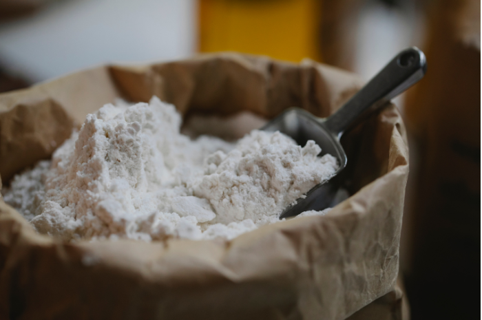 Tepung terigu yang sering ditemui di olahan makanan sehari-hari. (Klaus Nielsen, Pexels)