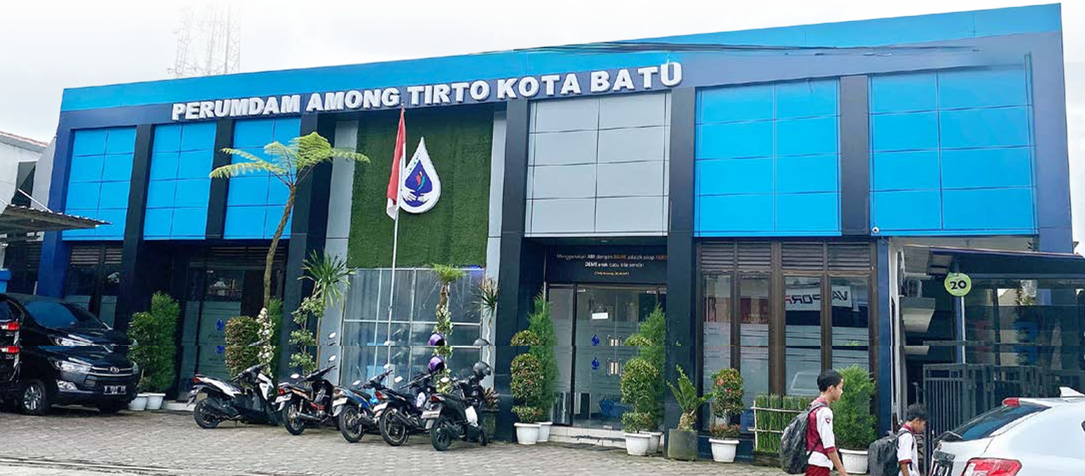 Gedung Perumdam Among Tirto Kota Batu. (RORI DINANDA BESTARI/RADAR BATU)