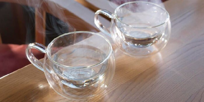 Ilustrasi Air Putih Hangat (sumber foto: freepik)