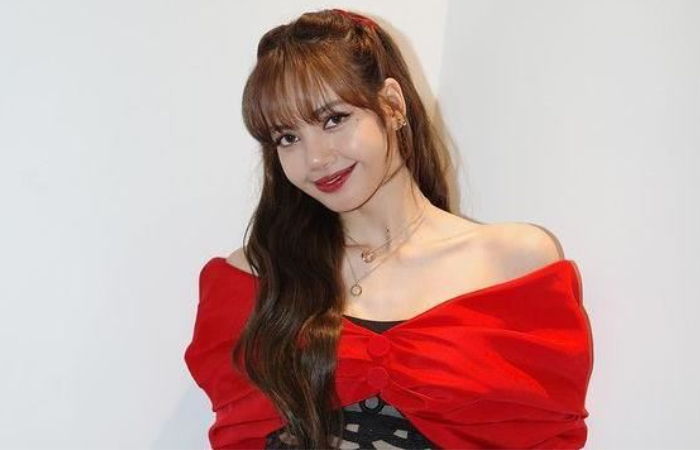 Lisa, anggota girl group K-pop global, BLACKPINK, membagikan rencana tur konser keempat dan perilisan album solo (star.setn)
