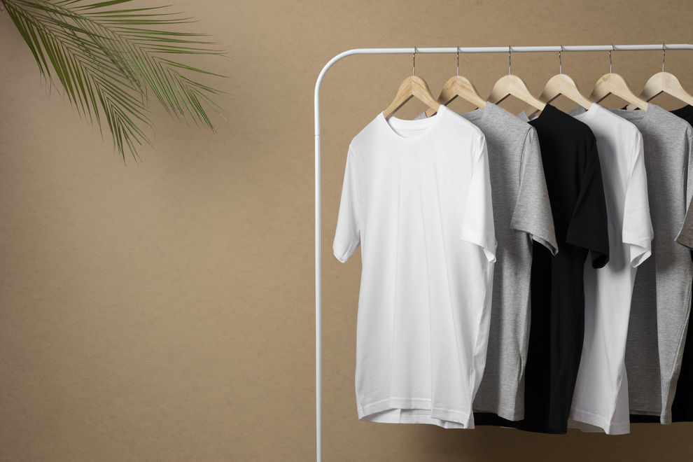 Ilustrasi Baju di Ruangan Lembab (Freepik.com)