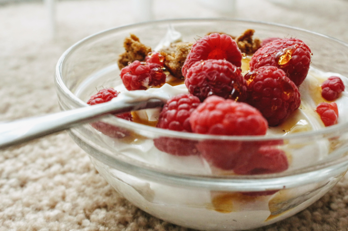 Yogurt sebagai salah satu makanan yang mengandung probiotik. (Pexels/Jenna Hamra)
