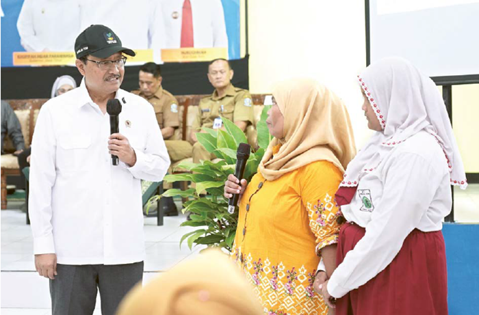 Menteri Sosial RI Saifullah Yusuf melakukan dialog bersama orang tua siswa baru Sekolah Rakyat Kota Batu