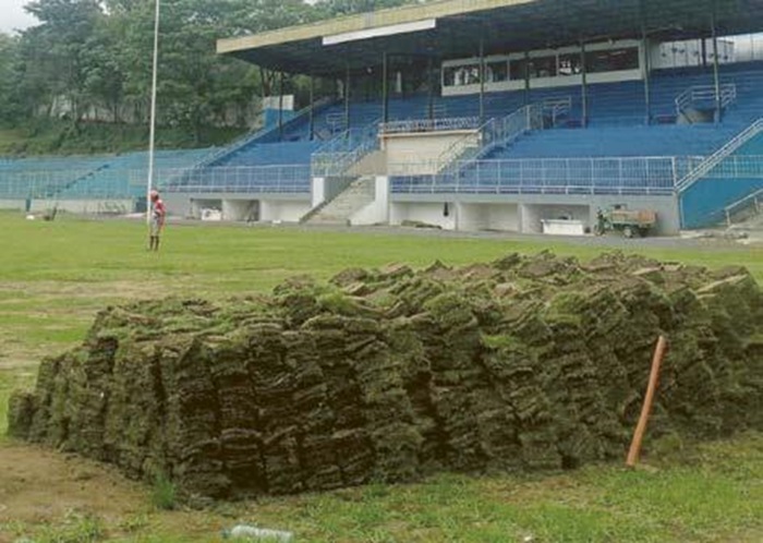 Kondisi rumput di Stadion Gelora Brantas memprihatinkan pasca beberapa kegiatan yang digelar di sana.