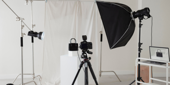 Ilustrasi contoh Photo Studio (freepik.com).