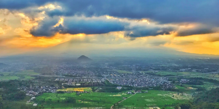 Pemandangan langit dari Paralayang Bukit Sempu (Dindin Bordir).