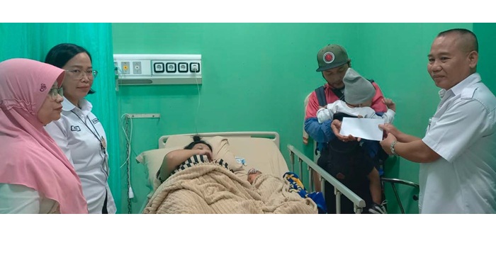 DALAM PERAWATAN: Salah seorang pasien ibu melahirkan sedang dirawat di RSUD Karsa Husada Kota Batu kemarin (28/5).