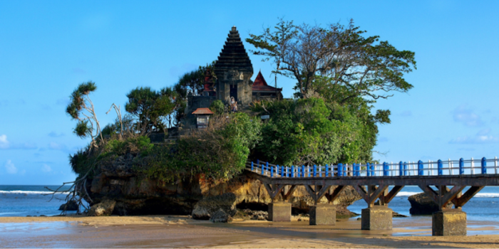 Pantai Balekambang.