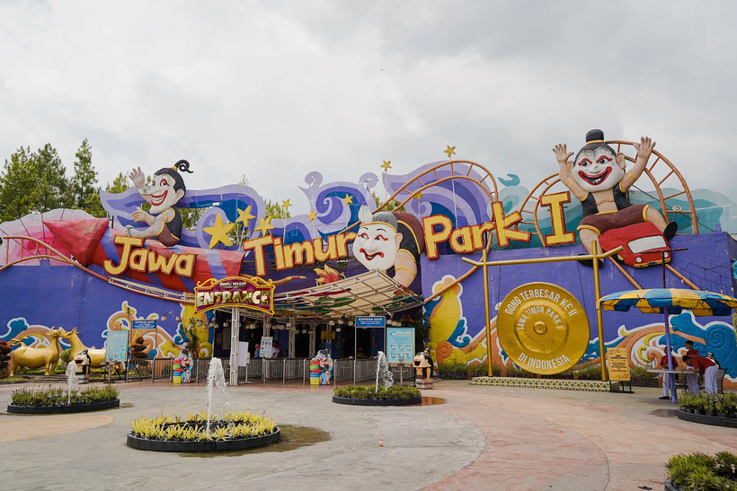 PACU ADRENALIN: Pendulum 360 selalu menyedot animo wisatawan di Jawa Timur Park 1. Kabar bahagianya, wahana tersebut sudah kembali dioperasikan kemarin (7/2). (Tiket.com)