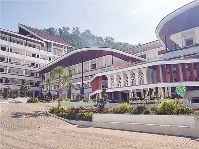 MODERN: Gedung SMA Al Izzah IIBS Kota Batu sangat megah dan modern menciptakan suasana belajar yang nyaman.