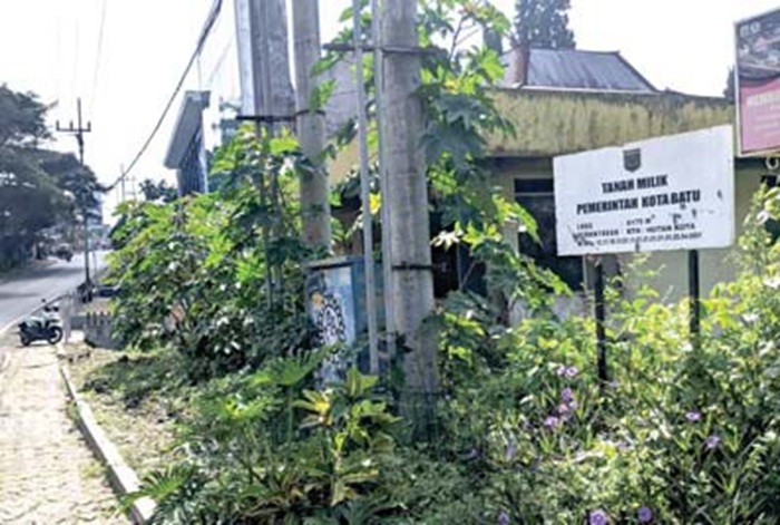 TITIK PEMBANGUNAN: Tanah milik Pemkot Batu di depan Hotel Purnama, Desa Punten, Kecamatan Bumiaji dibidik menjadi titik pembangunan SPPG yang baru.