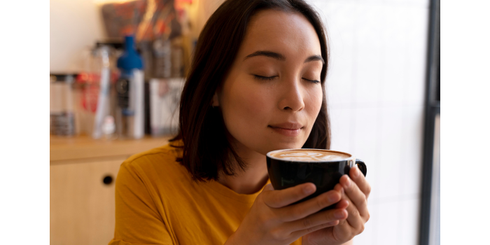Ilustrasi orang meminum kopi (freepik).