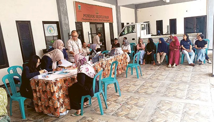 KEGIATAN RUTIN: Bapenda Kota Batu rutin keliling ke desa-desa untuk mempermudah pembayaran pajak.