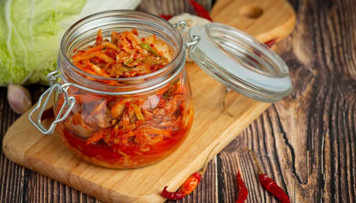Ilustrasi. Kimchi salah satu makanan fermentasi yang banyak diburu. (freepik/jcomp)