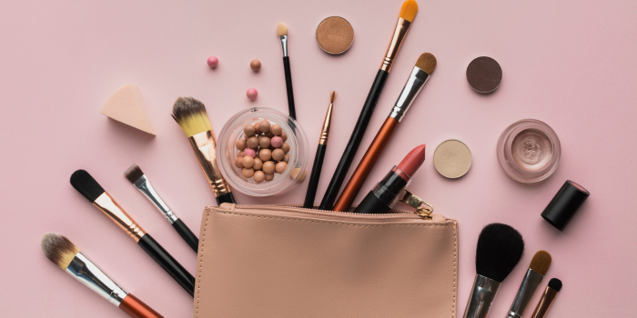 Ilustrasi alat make up (pch.freepik.com)