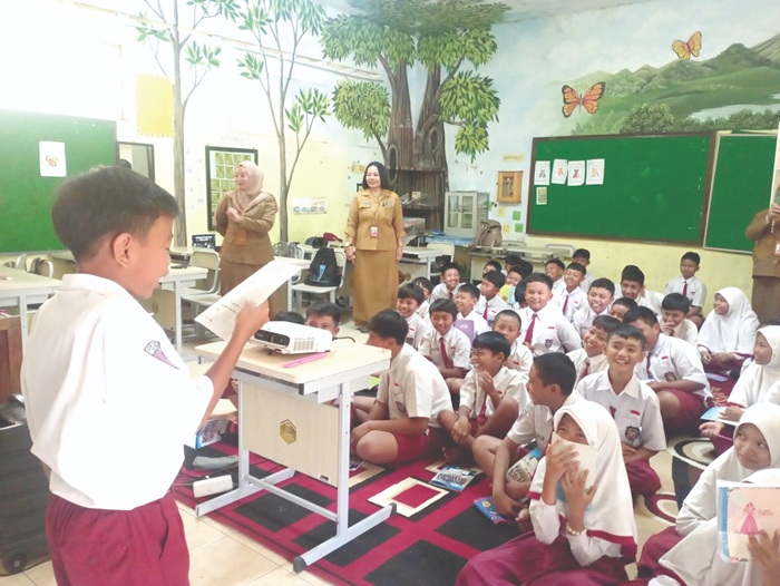 MPLS RAMAH: Siswa SDN Temas 1 diajak bermain sambil belajar dan mengenal sekolah di hari pertama kemarin (14/7).