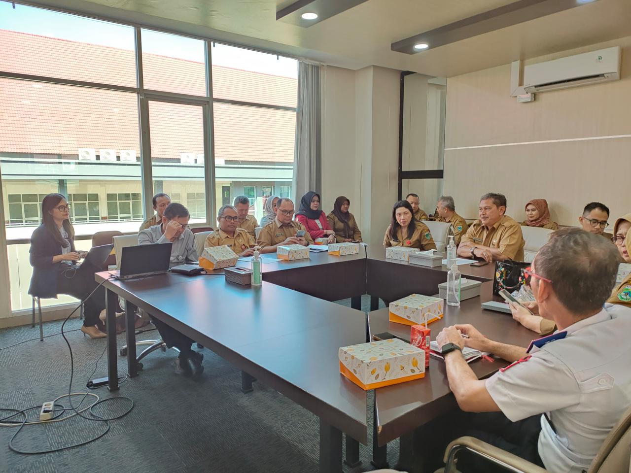 SINERGI: Pemerintah Kota Batu bersama dengan BPJS Ketenagakerjaan (BPJamsostek) Cabang Batu Kota menyelenggarakan monitoring dan evaluasi bantuan pemberian perlindungan jaminan sosial ketenagakerjaan.