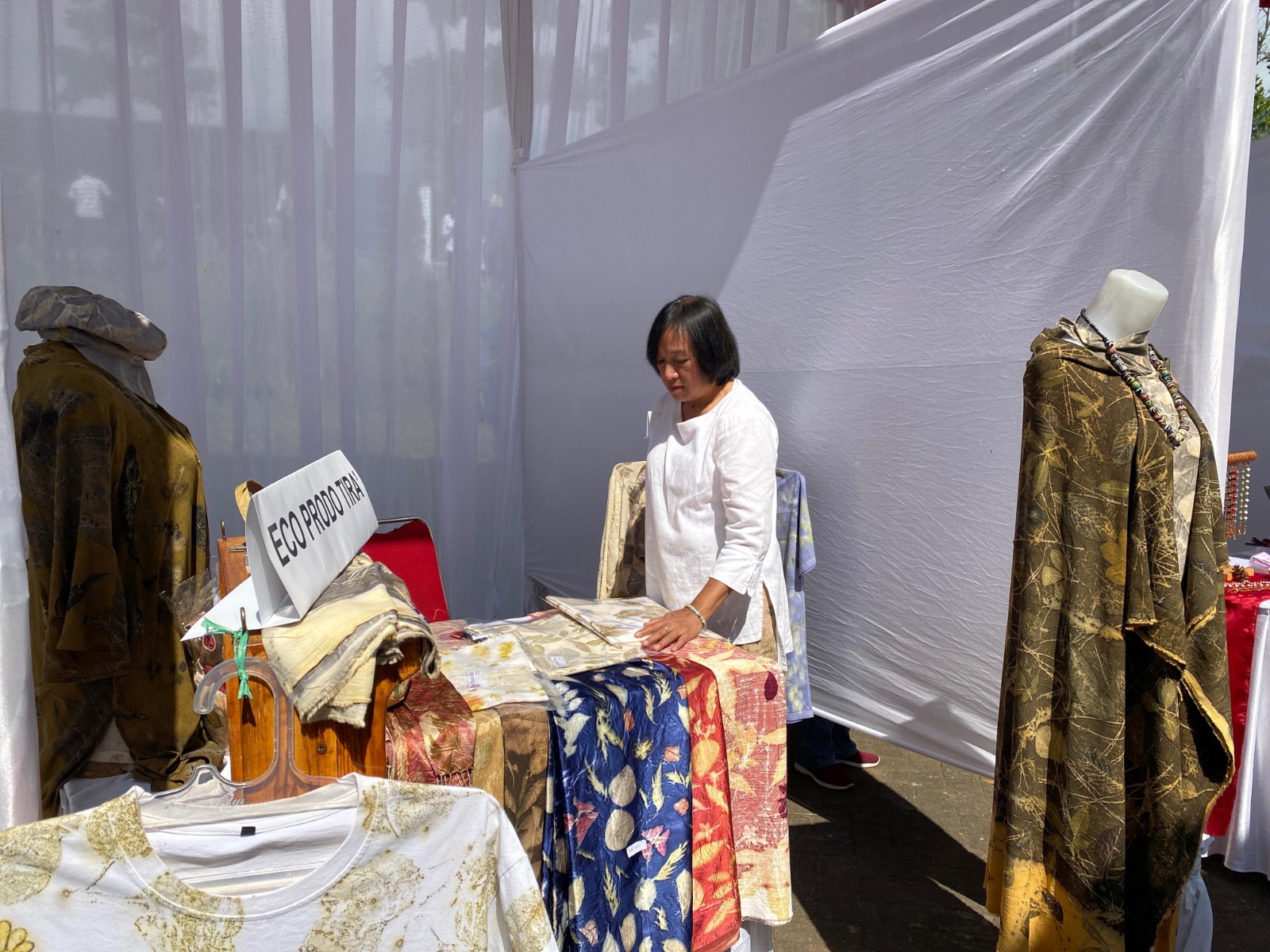 TELAH DILAUNCHING: Salah satu unit usaha Kopdeskel Merah Putih mendisplay produk saat peluncuran di PLUT-KUMKM pada Senin lalu(21/7).