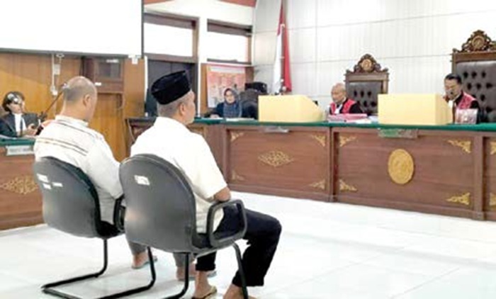 SIDANG LANJUTAN: Oknum wartawan dan LSM menjalani sidang lanjutan di PN Kelas IA Malang pada Senin lalu (4/8).