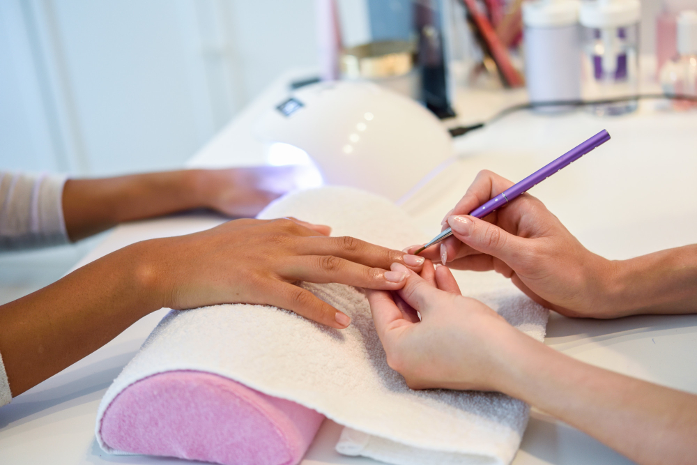 ME TIME: Ilustrasi nail art cantik yang jadi solusi me time anak kampus.