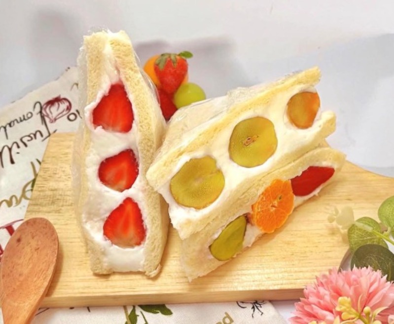 LEZAT : Sandwich sando yang lembut, creamy, dan bikin nagih.