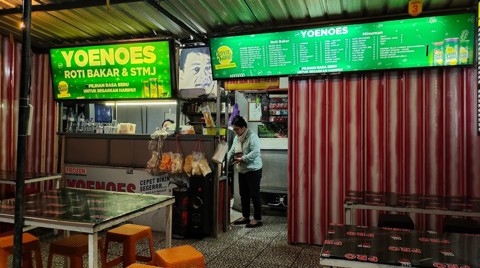 LEGEND: Tempat makan roti bakar favorit warga Batu selama lebih dari 30 tahun.