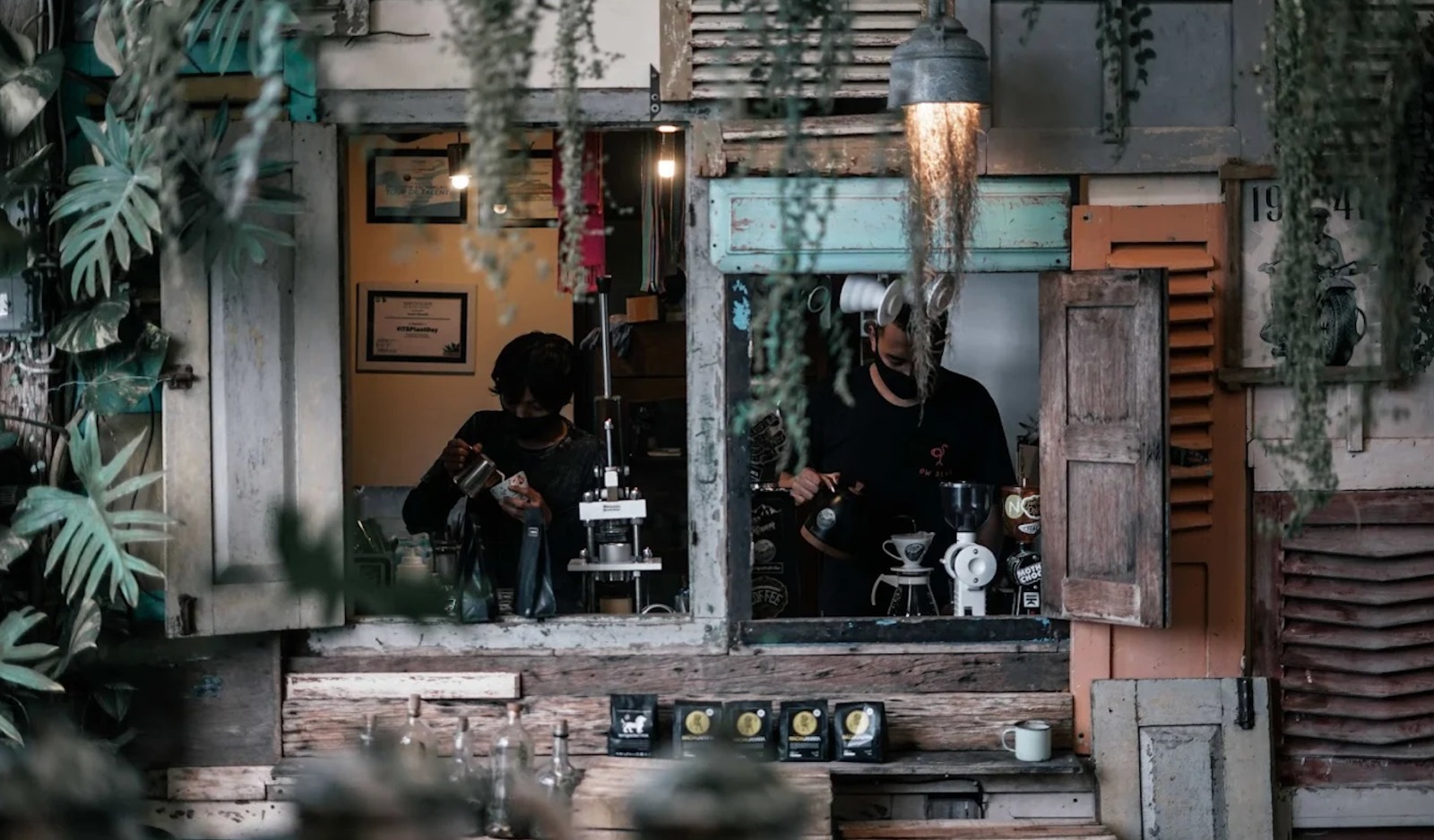 KONSEP RETRO: Potret kafe unik dengan konsep retro yang cocok menjadi tempat menghabiskan waktu sore di Kota batu.