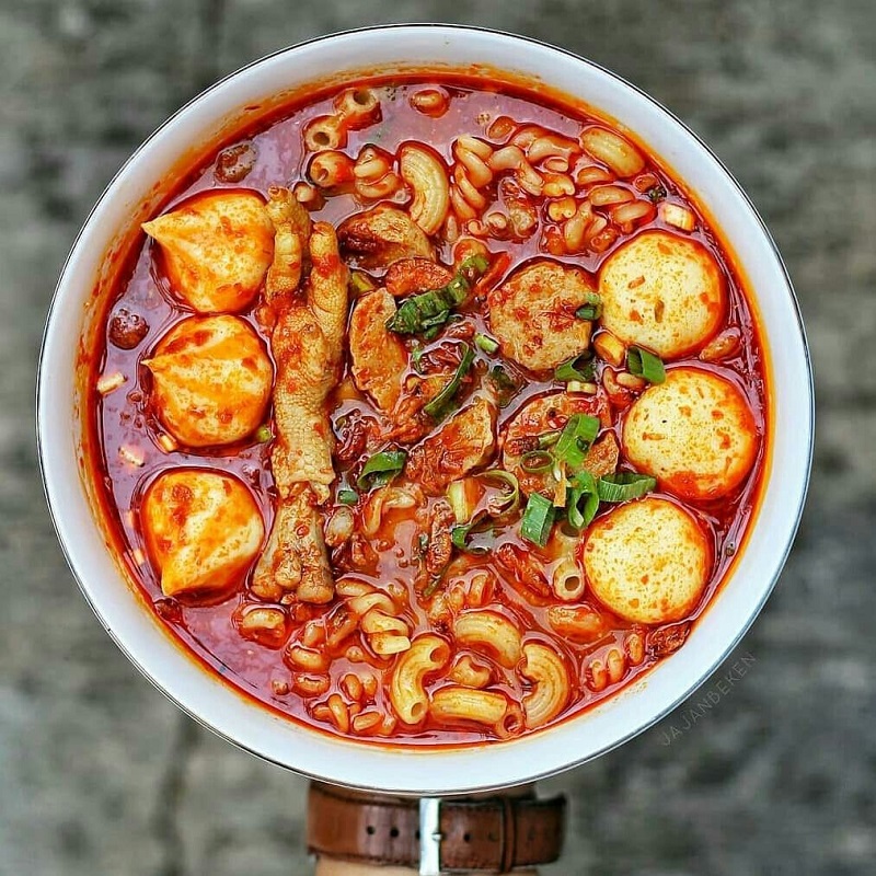 PEDAS NIKMAT: Rekomendasi Seblak Pedas Gurih di Kota Batu