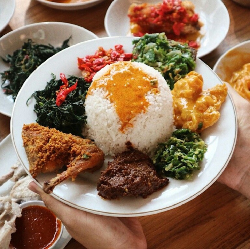 GURIH NIKMAT: Rekomendasi Rumah Makan Padang di Kota Batu