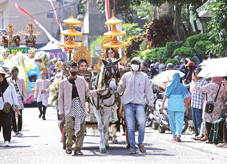 BAKAL DIBATASI: Karnaval di Desa Giripurno berlangsung meriah pada Minggu lalu (24/8) lalu.