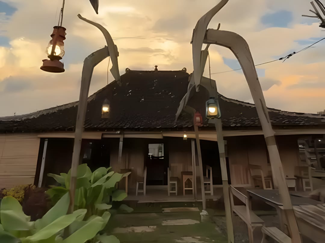 Nostalgia dengan menyantap makanan rumahan khas Jawa.