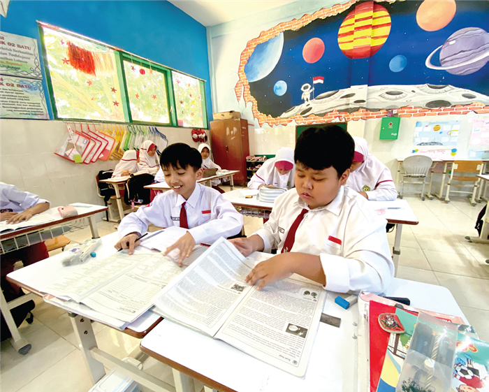 FOKUS: Siswa SD Negeri Ngaglik 2 masih mengikuti pembelajaran kemarin pagi (1/9).