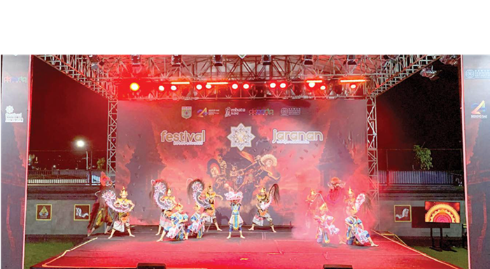 MENAKJUBKAN: Satu satu penampilan kelompok seni jaranan berhasil memukau penonton dalam Festival Jaranan 2025 di Sendratari Arjuna Wiwaha pada Minggu malam lalu (28/9).