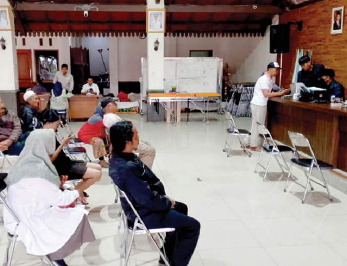 PEMINAT TINGGI: Bapenda Kota Batu mengunjungi salah satu desa untuk memberikan layanan kemudahan pembayaran pajak beberapa waktu lalu.