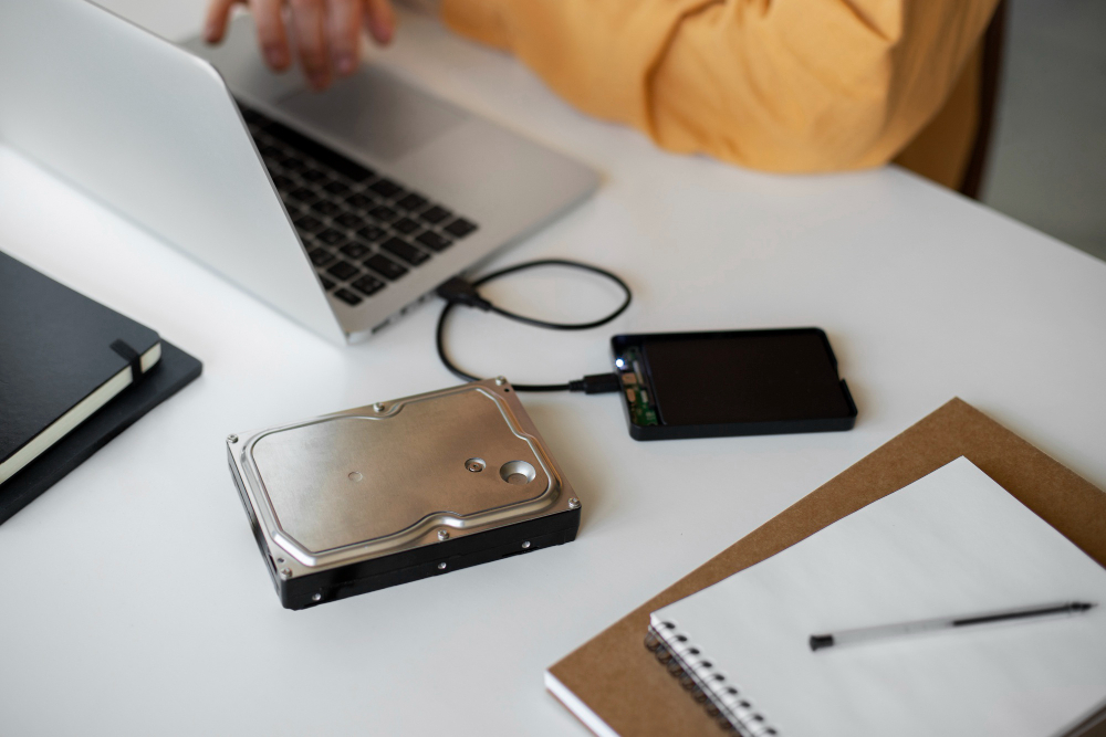 TINGKATKAN PERFORMA: SSD, teknologi penyimpanan ini menawarkan kecepatan baca dan tulis data yang jauh melampaui hard disk biasa.