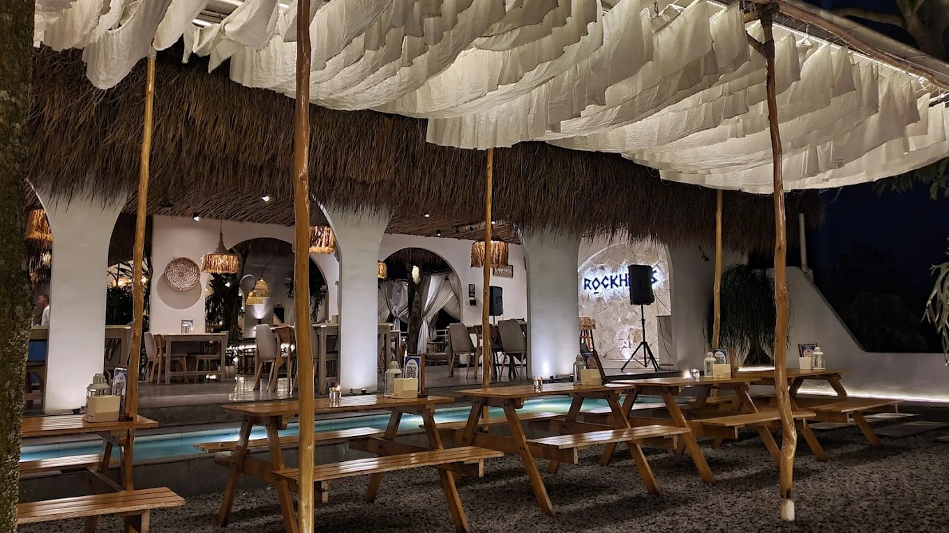 HIDDEN GEM: Rockhills Bistro dan Cafe Batu, kafe mengusung suasana tropis bernuansa santai yang ramah keluarga.
