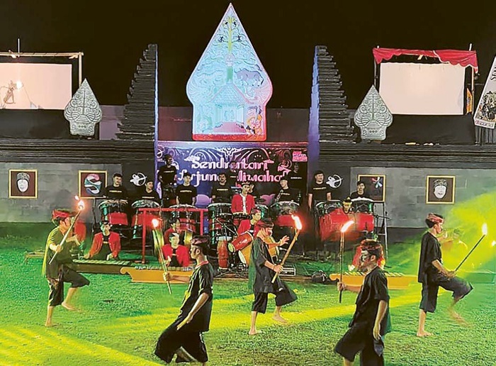 TERIMBAS EFISIENSI: Beberapa seniman tampil  dalam Pentas Padang Bulan di Sendratari Arjuna  Wiwaha beberapa waktu lalu.