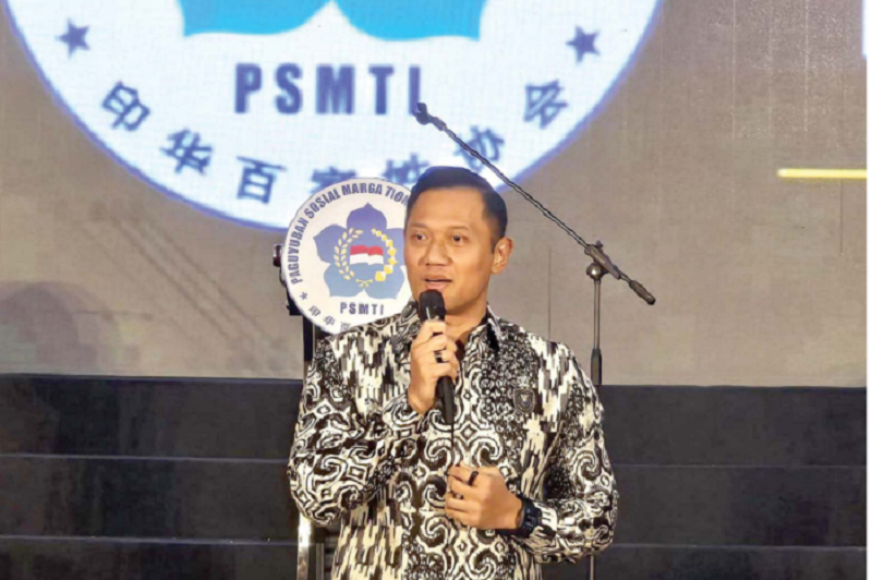 BERI MATERI: Menteri Koordinator Bidang Infrastruktur dan Pembangunan Kewilayahan Agus Harimurti Yudhoyono memaparkan materi dalm Rakernas XXI dan HUT XXVII PSMTI di Golden Tulip Holland and Resort