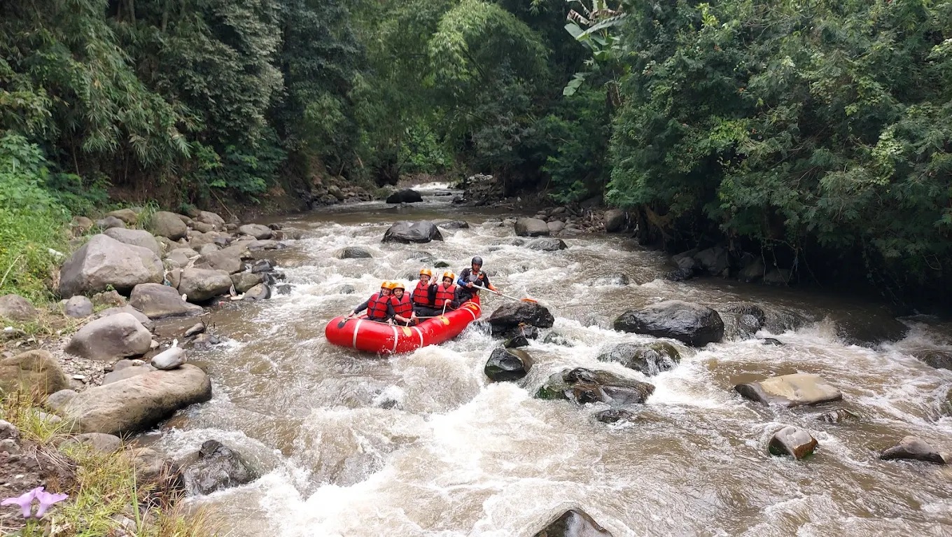 MENANTANG: Kaliwatu Rafting, aliran sungainya yang menantang cocok untuk kelompok teman atau keluarga yang ingin mencoba aktivitas outdoor berbeda.
