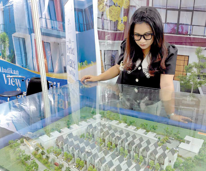 PEMINAT TINGGI: Salah satu perumahan milik Kayana Group dipamerkan dalam Pameran Perumahan dan Perizinan Kota Batu di Gedung Graha Pancasila kemarin (5/11).