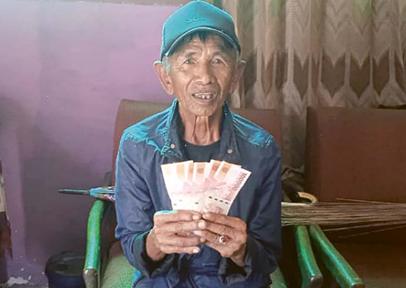 BERPELUANG DAPAT BANTUAN: Rumah warga di Desa Sumbersekar, Kecamatan Dau, Kabupaten Malang kemarin lusa (1/11).