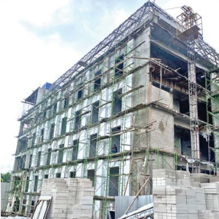 PROSES PEMBANGUNAN: Salah satu pembangunan hotel bintang lima di Desa Oro-Oro Ombo, Kecamatan Batu terus berprogres.