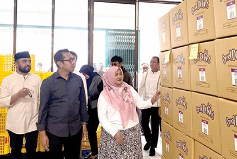  NAIK KELAS: Salah satu pelaku UMKM Kota Batu bersiap  melakukan ekspor ke luar negeri beberapa waktu lalu.