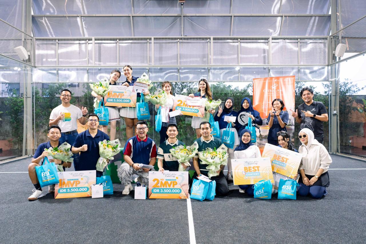 PENUH KESERUAN: Para juara Courtside Living Padel Cup 2025 bersama jajaran dari BSI Malang dan CitraLand Puncak Tidar.