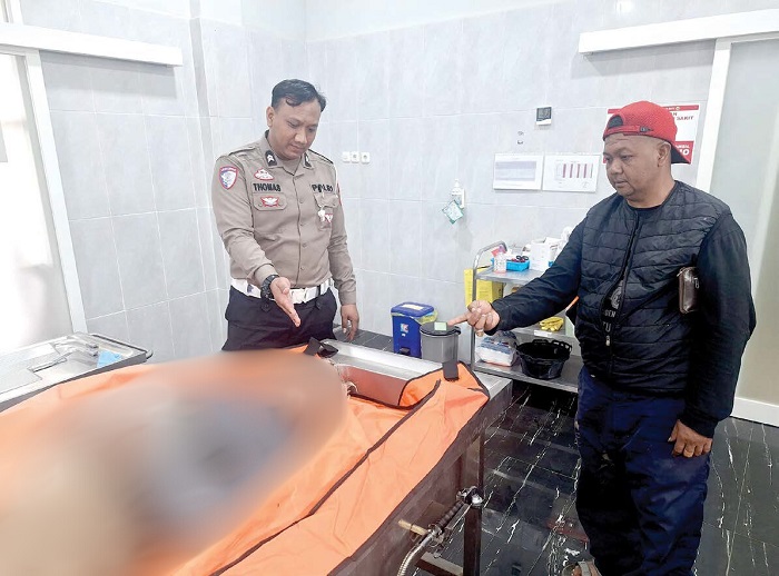 MENINGGAL DUNIA: Kondisi Fadil Al Laseri ,77, korban laka tunggal di jalur menurun Klemuk, Jalan Raya Rajekwesi, Desa Songgokerto, Kecamatan Batu setelah dilakukan visum et repertum di RS Hasta Brata